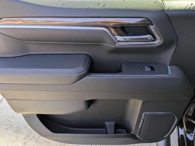 2025 Chevrolet Silverado 1500 RST photo