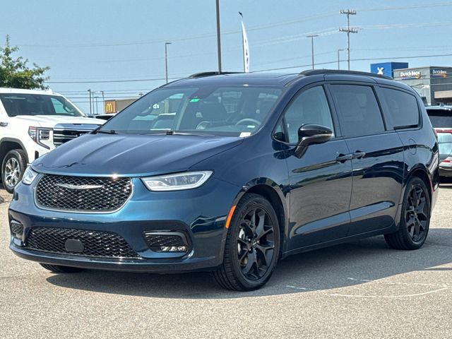 Fathom Blue Pearlcoat 2025 Chrysler Pacifica Minivan Front-Wheel Drive 9-Speed Automatic