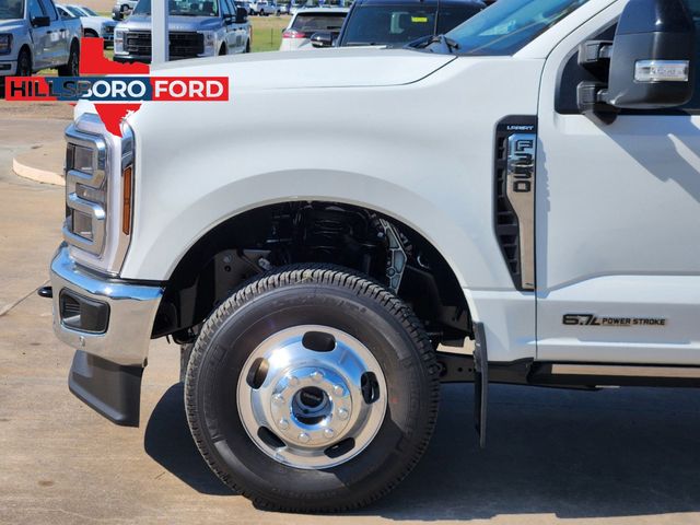 2024 Star White Metallic Tri-Coat Ford Super Duty F-350 DRW Lariat 4X4 Truck