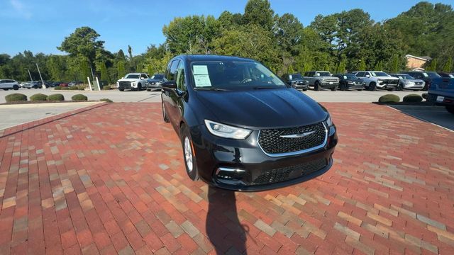 Used 2023 Chrysler Pacifica Van