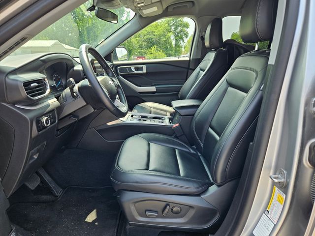 2023 Ford Explorer XLT photo