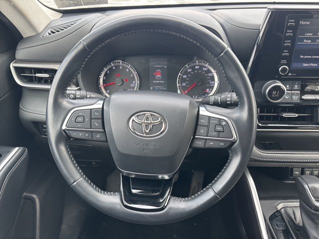 used 2021 Toyota Highlander car, priced at $29,979