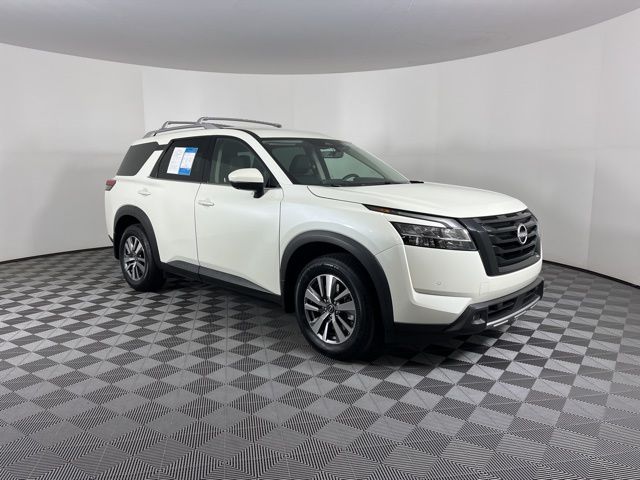 2023 Nissan Pathfinder SL 2