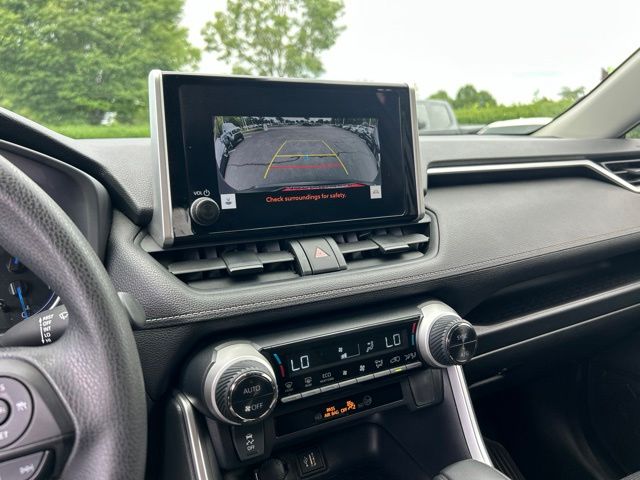 2024 Toyota RAV4 LE - Photo 25