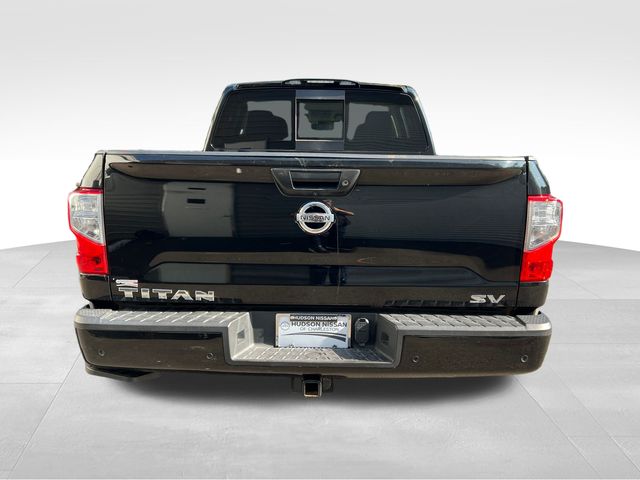 2021 Nissan Titan SV 8