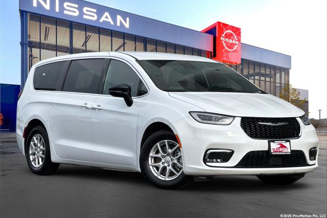 Bright White Clearcoat 2025 Chrysler Pacifica Minivan Front-Wheel Drive 9-Speed Automatic