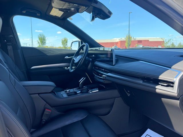 2024 Cadillac XT4 AWD Premium Luxury