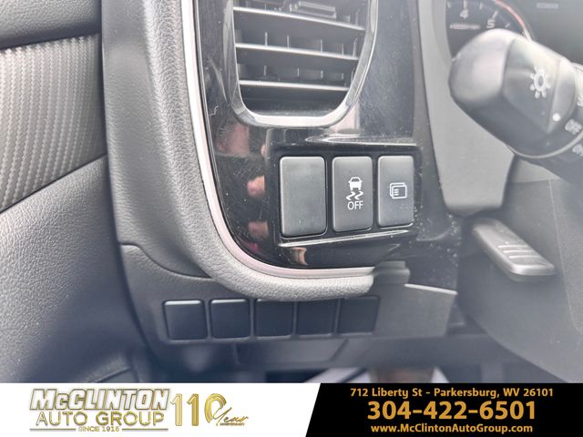 2016 Mercury Gray Metallic Mitsubishi Outlander SE 4X4 SUV