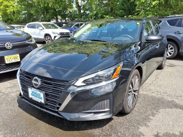 2025 Nissan Altima - Image 2