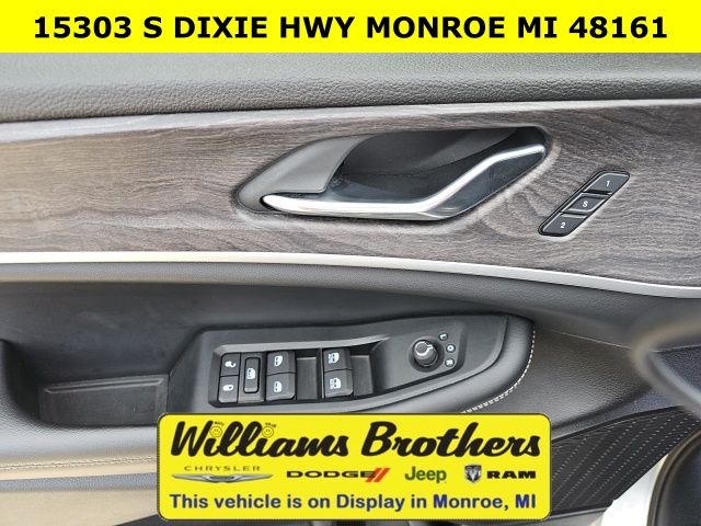 2024 Jeep Grand Cherokee L Limited - Silver Zynith exterior view 13