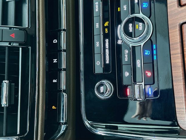 Thumbnail: 2023 Lincoln Navigator - 16
