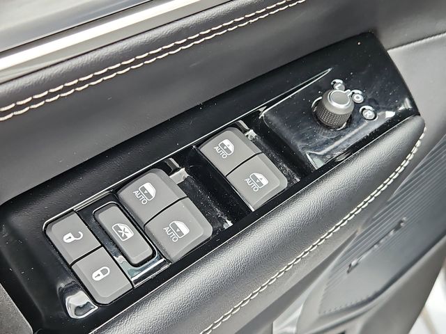 2024 Jeep Wagoneer Base Silver at River Oaks CDJR