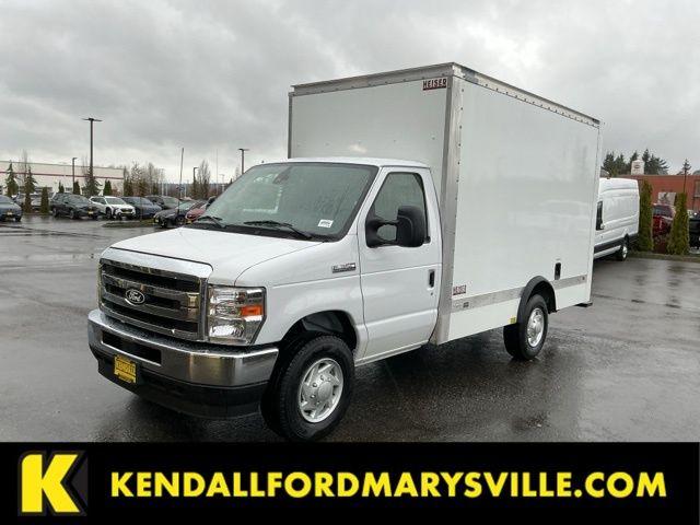 Oxford White 2026 Ford E-Series Chassis Pickup Truck Rear-Wheel Drive 6-Speed Automatic Overdrive
