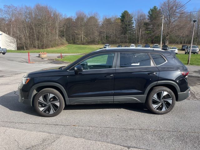 Used 2025  Volkswagen 1.5T SE image 8