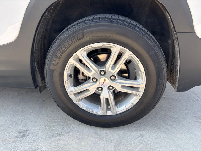 Used 2023 White GMC SLE image 8
