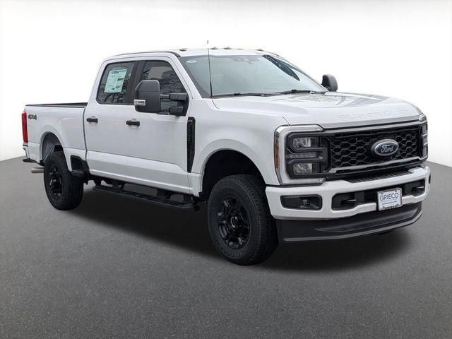 Oxford White 2026 Ford F-250 Super Duty Pickup Truck Four-Wheel Drive Automatic