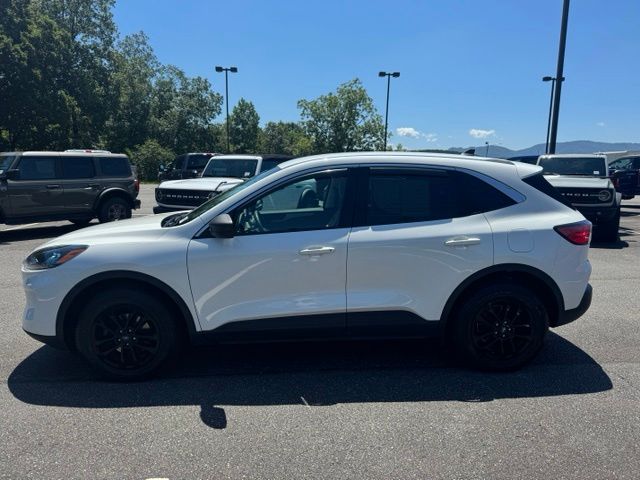 Used 2022 White Ford SE image 4