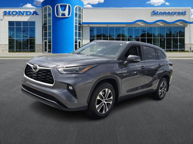 Magnetic Gray Metallic 2024 Toyota Highlander XLE FWD SUV / Crossover Front-Wheel Drive 8-Speed Automatic