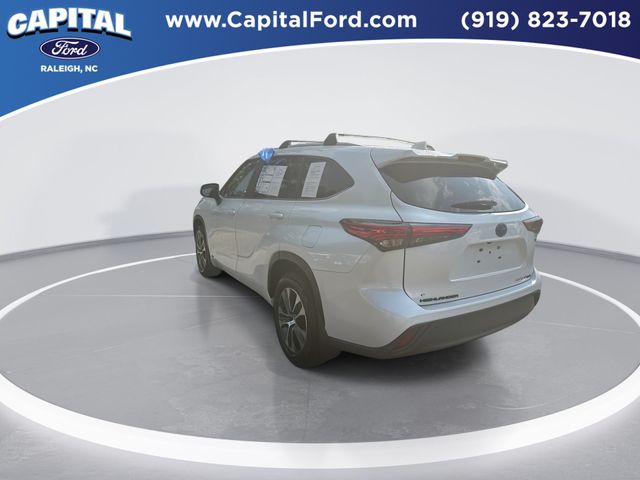 Used 2023 Beige Toyota XLE image 6