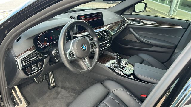 2022 BMW 5 Series 530i 14