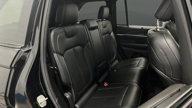 Used 2024 Diamond Black Crystal Pearlcoat Jeep Limited image 25