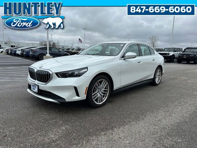 White Metallic 2025 BMW 5 Series 530i xDrive Sedan All-Wheel Drive 8-Speed Automatic