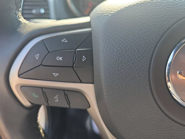Used 2019 Bright White Clearcoat Jeep Laredo E image 17