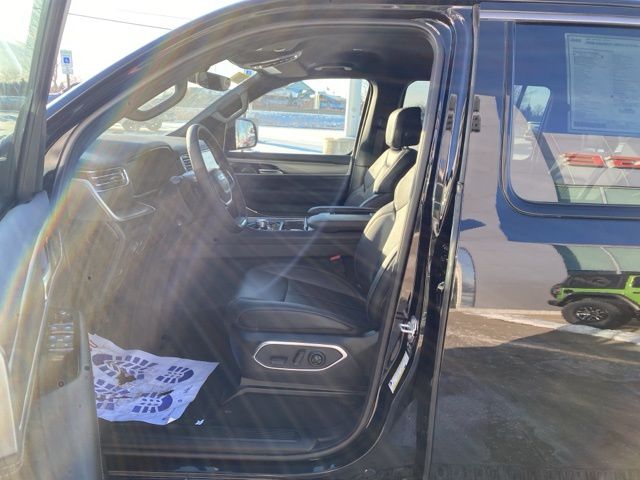 2026 Jeep Grand Wagoneer Limited - Px8 exterior view 11