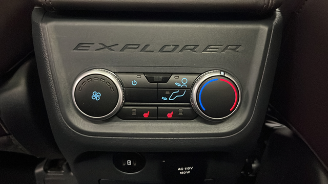 Used 2025 Carbonized Gray Metallic Ford Platinum image 41