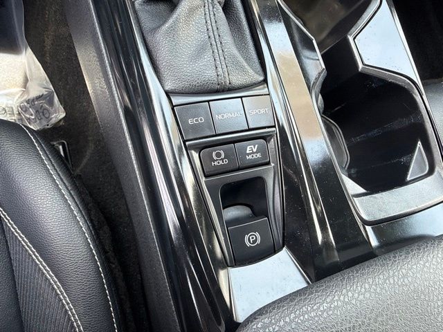 2025 Toyota Camry SE - Photo 7