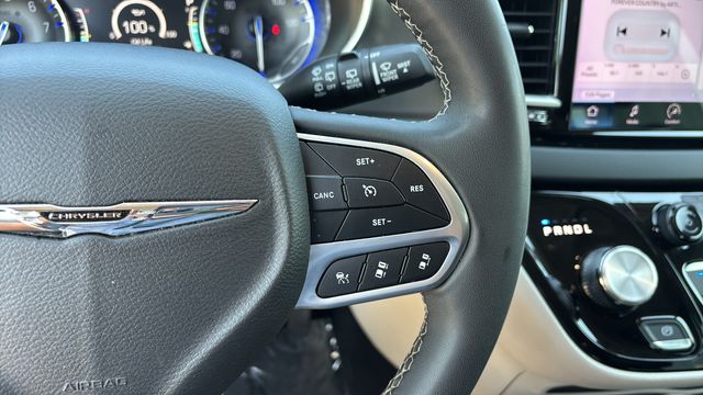 Used 2024 Silver Chrysler Touring L image 23