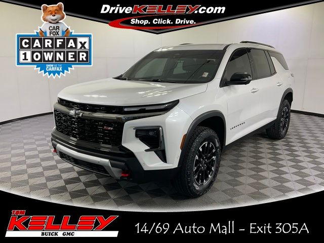 White (Iridescent Pearl Tricoat) 2024 Chevrolet Traverse Z71 AWD SUV / Crossover Four-Wheel Drive 8-Speed Automatic
