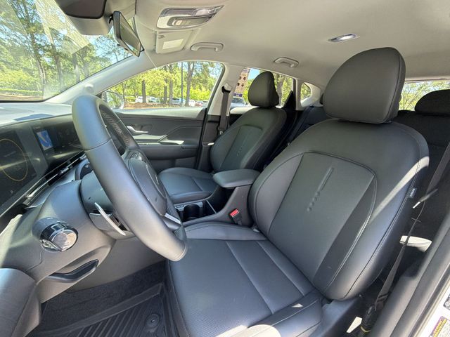Used 2026 White Hyundai SEL Premium image 11