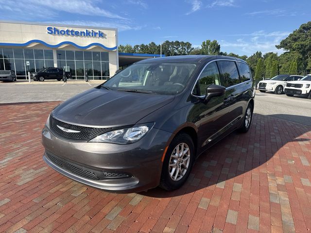 2023 Chrysler Voyager's photo