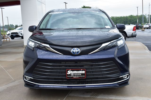 Used 2024 Toyota Sienna Van