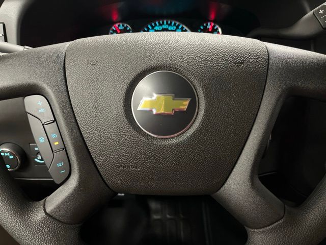 New 2026 Summit White Chevrolet Work Van image 12