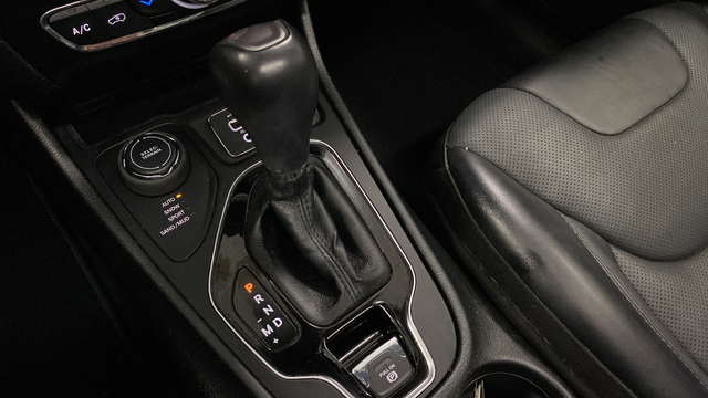 Used 2023 Diamond Black Crystal Pearlcoat Jeep Altitude image 20