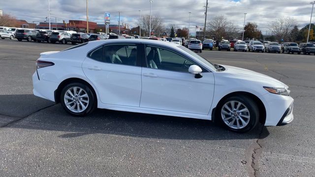 2022 Toyota Camry SE 9