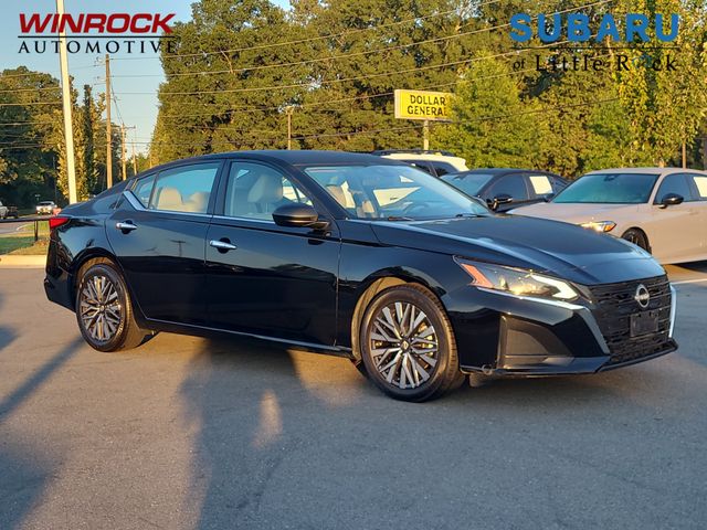 Super Black 2025 Nissan Altima Sedan Front-Wheel Drive Continuously Variable Transmission