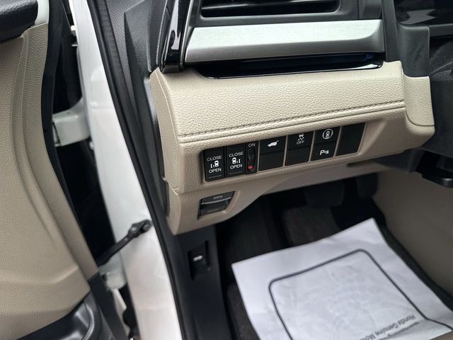 Used 2024 Honda Odyssey Van