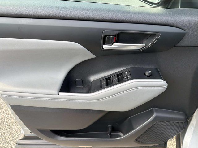 Used 2023 Toyota Highlander SUV