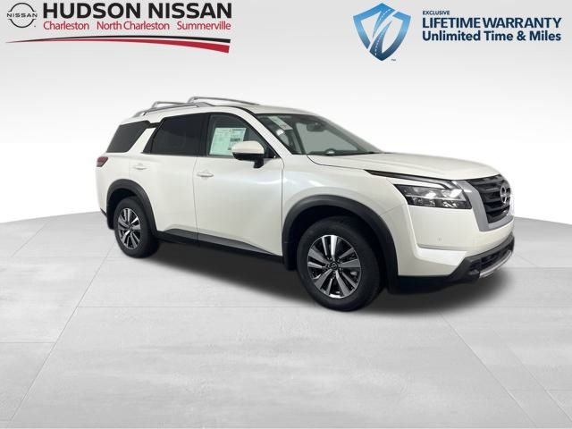 2024 Nissan Pathfinder SL 1