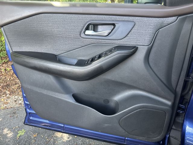 Used 2022 Blue Nissan SV image 25