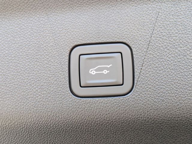 2025 Chevrolet Suburban Premier photo