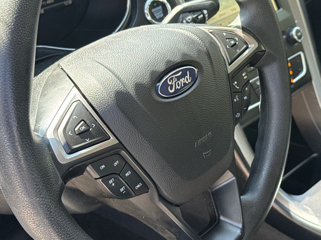 Used 2017 Silver Ford SE image 26