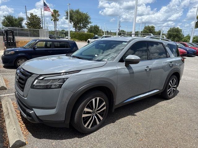 2024 Nissan Pathfinder Platinum 4WD's photo