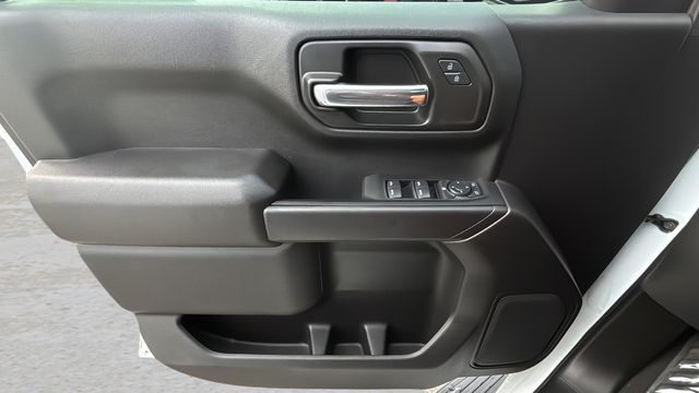 Used 2025 White Chevrolet Custom image 17