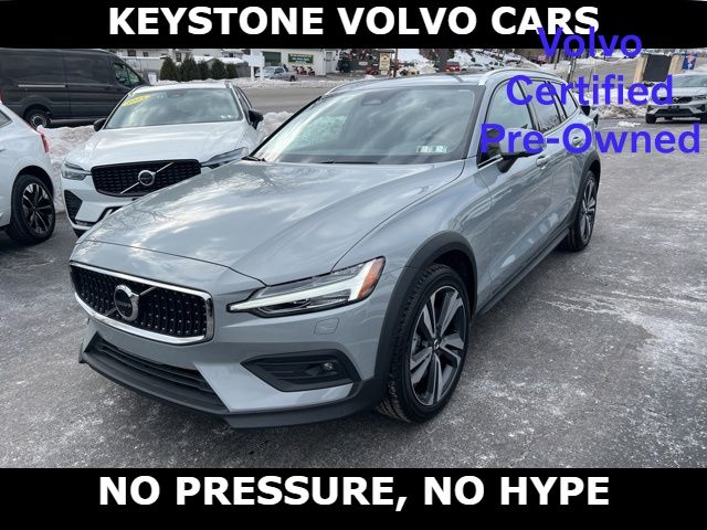 2025 Volvo V60 Cross Country B5 Plus AWD