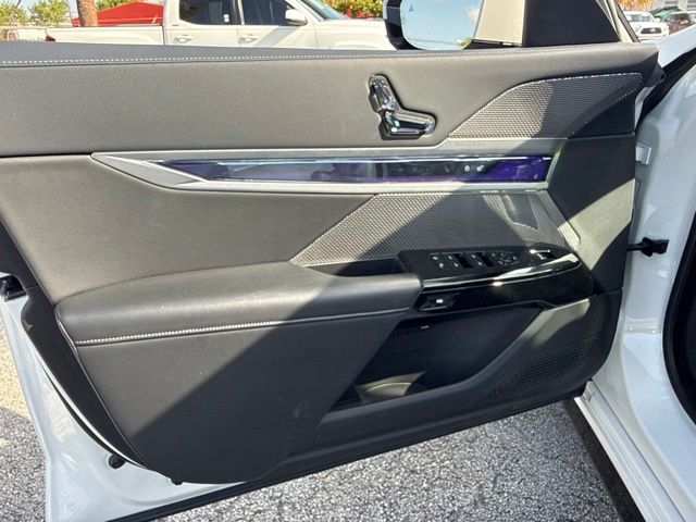 2025 BMW 740i - $67,988