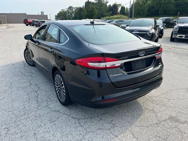Used 2018 Shadow Black Ford SE image 3